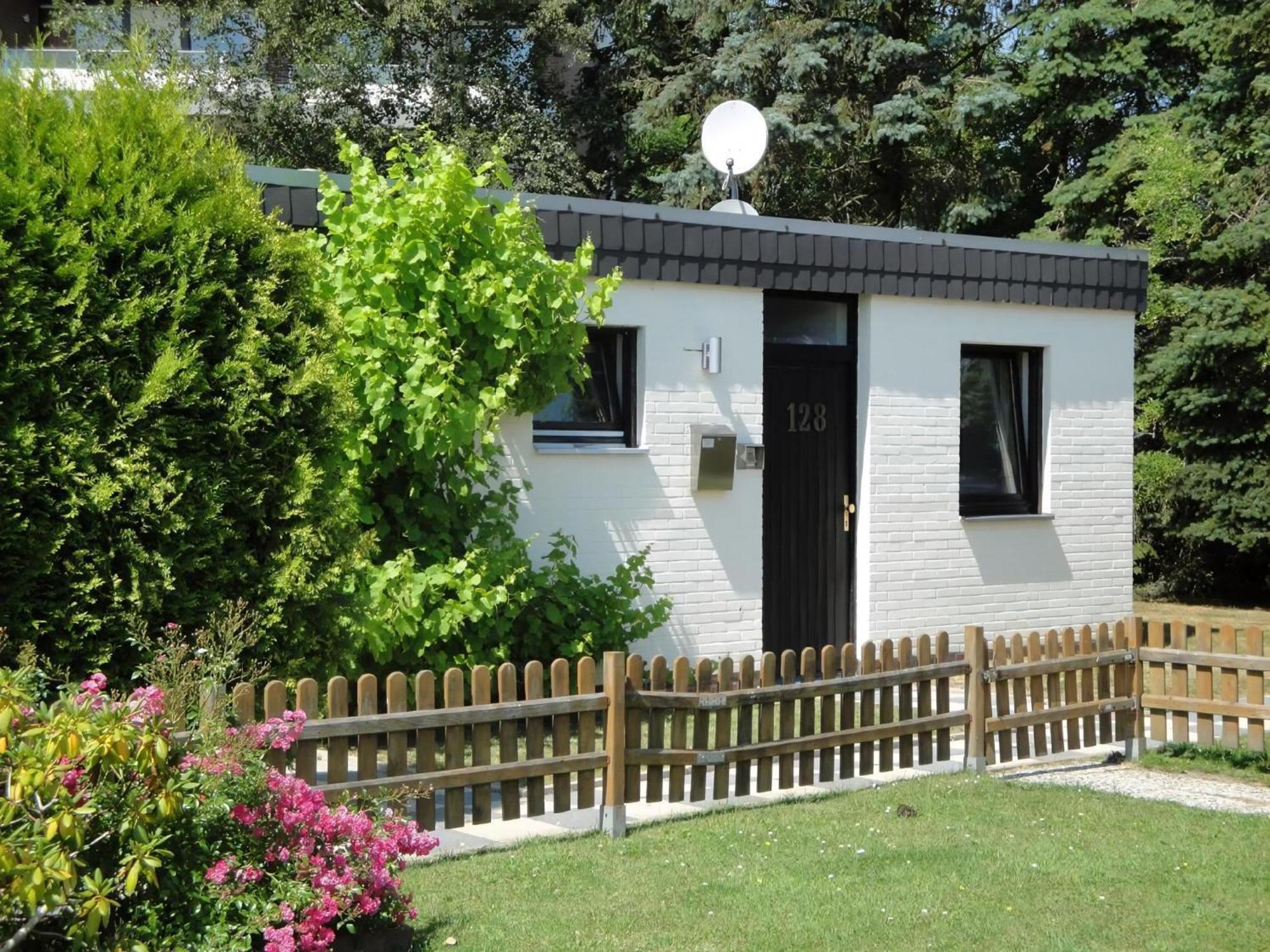 Schoenes Ferienhaus In Tossens Mit Schoenem Garten Бутьядинген Экстерьер фото